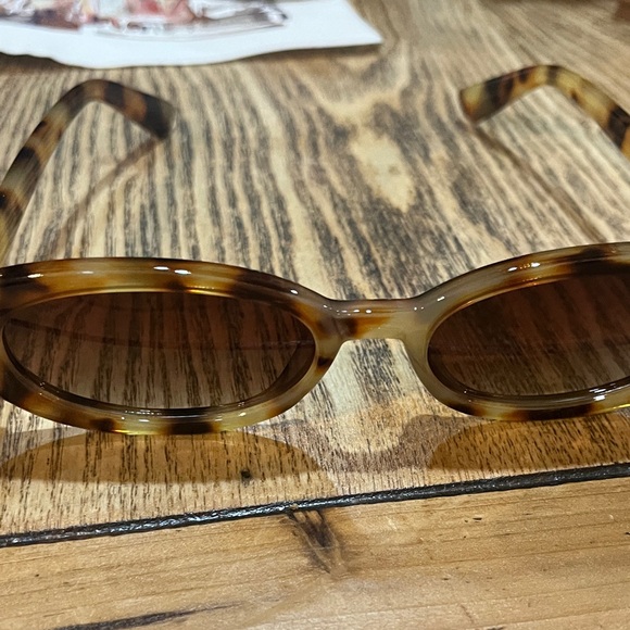 Stylish Oval Sunglasses Set of 4 - Picture 5 of 6